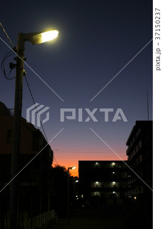 夕暮れの町並み 夕暮れの町並み 37150237