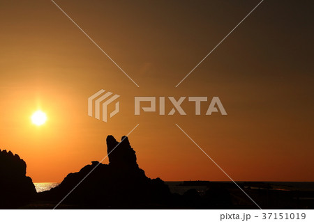 犬岩の夕暮れ 37151019