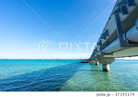 伊良部島から見る伊良部大橋の景色 37155174