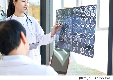 Professor Doctor discussing and consulting method with patient t 37155458