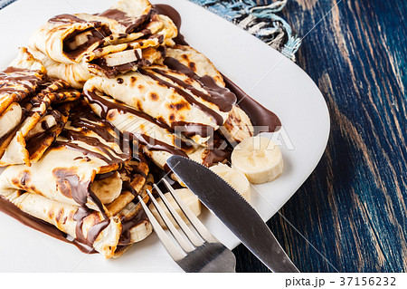 Crepes with banana and chocolate cream Crepes with banana and chocolate cream 37156232