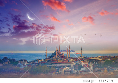 Blue Mosque, crescent in Istanbul, Turkey 37157191