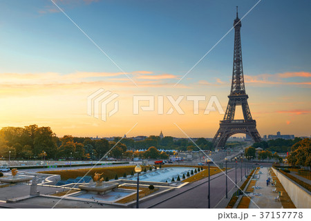 Dawn in Paris 37157778
