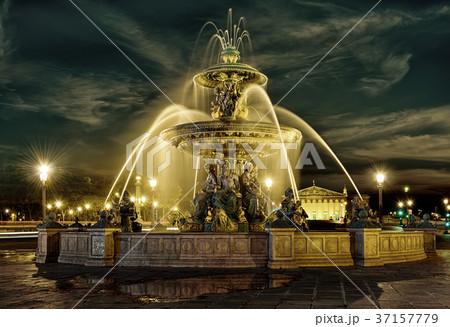 Fountain in Paris 37157779