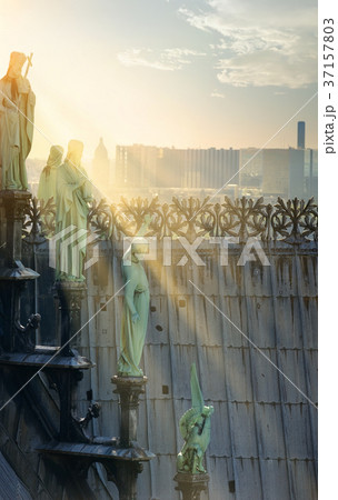 Statues of chimeras 37157803