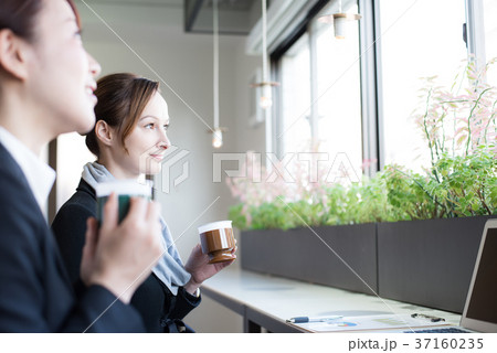 グローバルビジネス  女性　 37160235