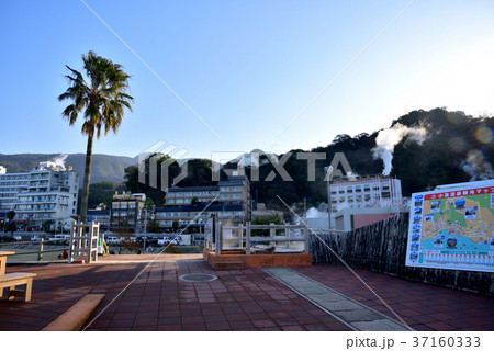 朝の小浜温泉　湯けむり風景　長崎県雲仙市 37160333