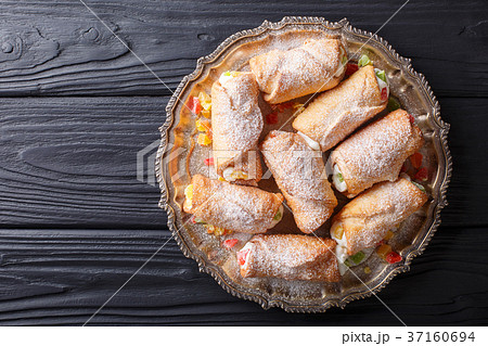 Sicilian cannoli stuffed with ricotta and fruits 37160694