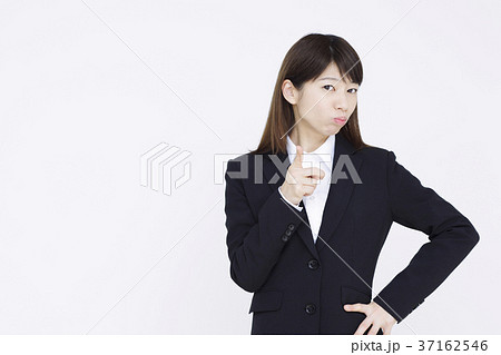 若いビジネスウーマン 若いビジネスウーマン 37162546