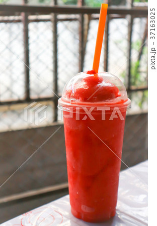 blended juice or strawberry juice 37163025