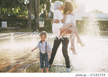 beautiful young family 37163759