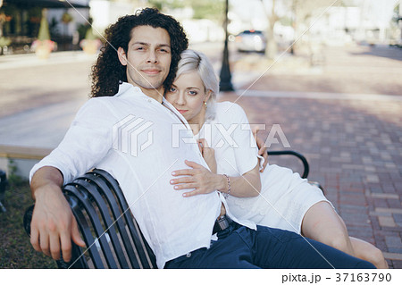 beautiful young family 37163790