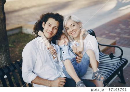 beautiful young family 37163791