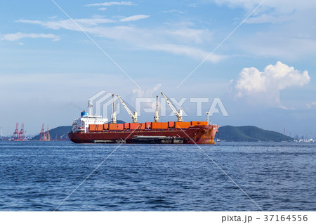 Ocean freight boat. 37164556