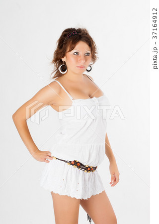 Attractive Young Woman 37164912