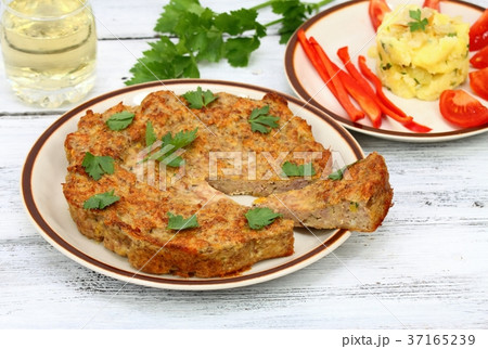 Meat cake from the oven on the plate 37165239