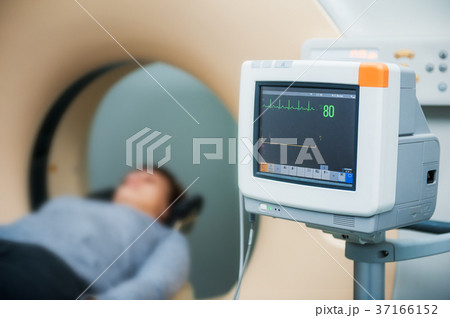 electrocardiograph showing patient heart rate 37166152