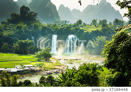 Ban Gioc Detian Falls with unique natural beauty Ban Gioc Detian Falls with unique natural beauty 37166448