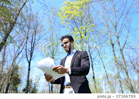 Man goes home after business trip 37166709