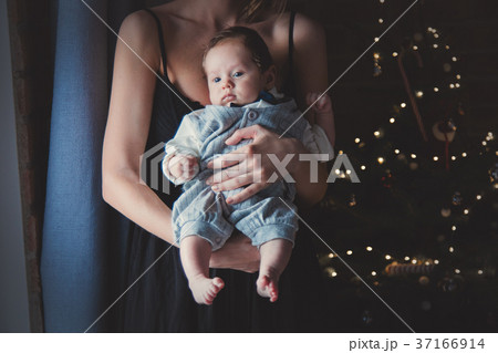 Photo of little infant in mother's hands  37166914