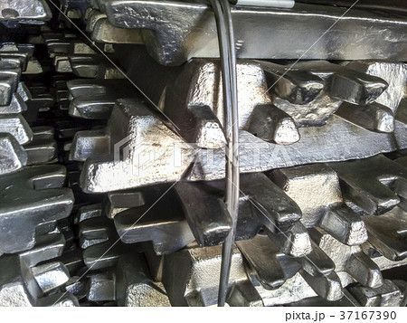 Aluminum ingots. Transportation of aluminum for 37167390
