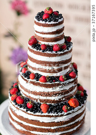 Round multi tiered wedding cake with sponge, cream 37167395