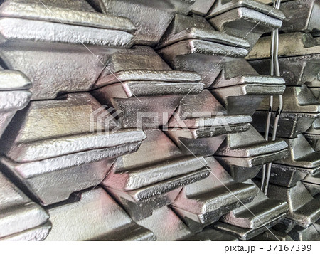 Aluminum ingots. Transportation of aluminum for 37167399