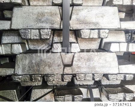 Aluminum ingots. Transportation of aluminum for Aluminum ingots. Transportation of aluminum for 37167411