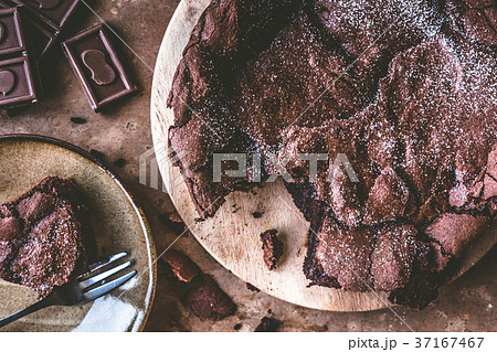 Chocolate cake on wooden tray with fork. 37167467