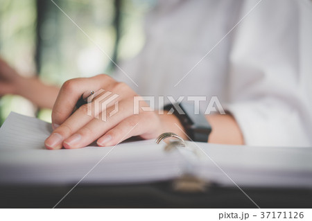 man's hand holding pen at office. student learning lesson with notebook. business, education concept man's hand holding pen at office. student learning lesson with notebook. business, education concept 37171126