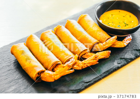 Fried spring roll with shrimp Fried spring roll with shrimp 37174783