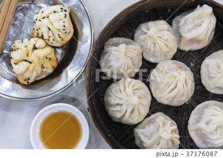 Traditional Shanghai food including dumpling Traditional Shanghai food including dumpling 37176087
