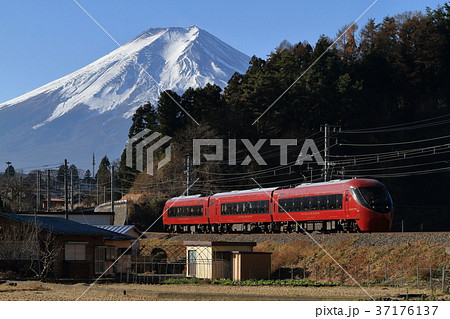 富士山ビュー特急と富士山 37176137