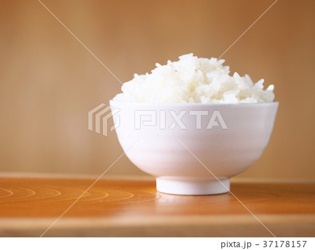 炊きたてのご飯 炊きたてのご飯 37178157