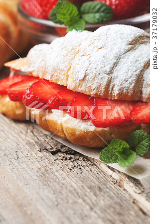 croissant with fresh strawberries, ricotta 37179032