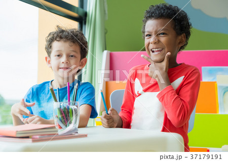kid sit on table and coloring in book kid sit on table and coloring in book 37179191
