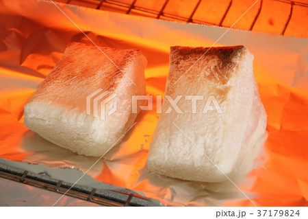 お餅をトースターで焼く 37179824