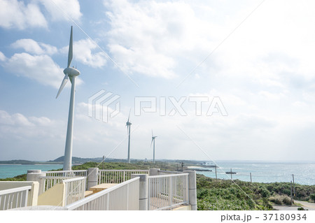 西平安名崎展望台から見る風車と宮古島の風景 西平安名崎展望台から見る風車と宮古島の風景 37180934