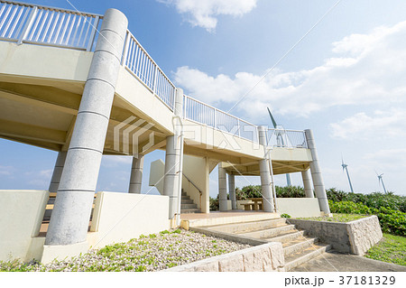 西平安名崎展望台と風車の風景 37181329