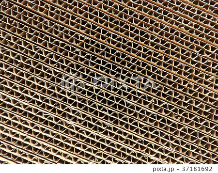 積み重ねた段ボールの断面 37181692