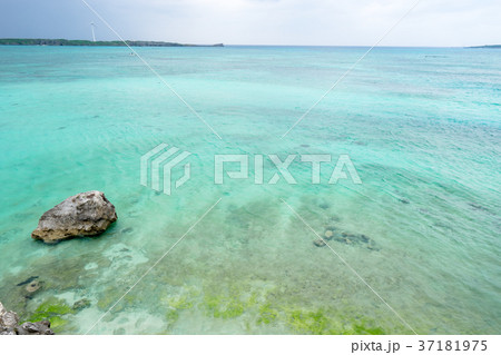 世渡橋から見る西平安名崎方面の景色 世渡橋から見る西平安名崎方面の景色 37181975