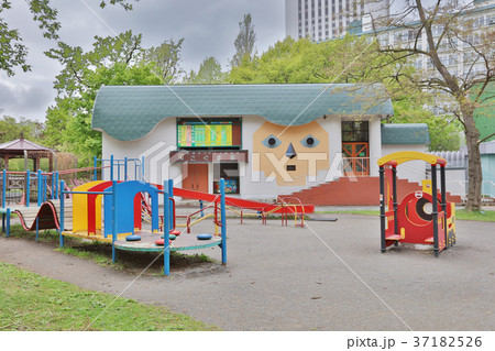 Play ground in public parks. Colorful play ground 37182526