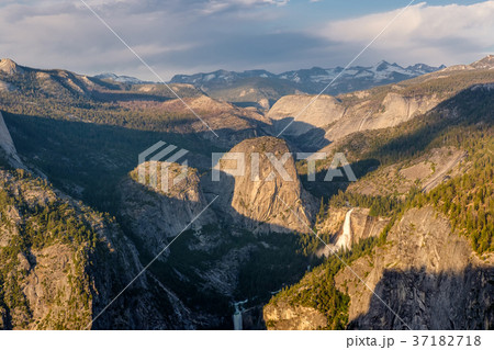 Yosemite National Park Valley  37182718
