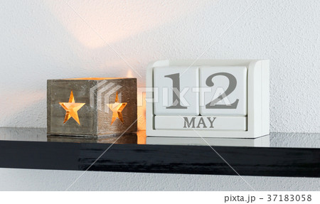 White block calendar 37183058