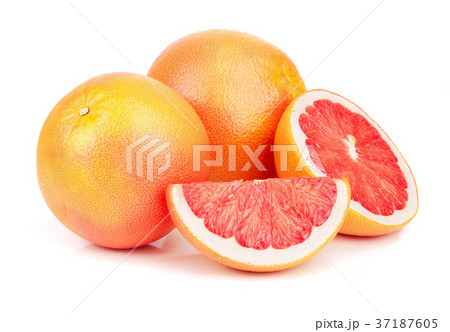 grapefruit and slices isolated on white background 37187605