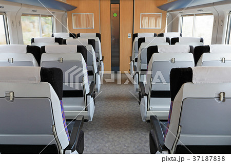 在来線特急の車内 在来線特急の車内 37187838
