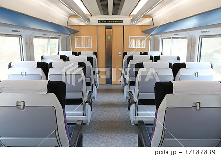 在来線特急の車内 在来線特急の車内 37187839