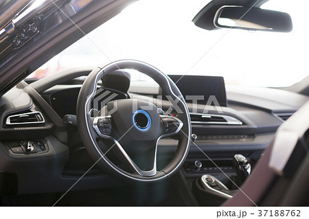 自動車 スポーツカー 運転席の写真素材