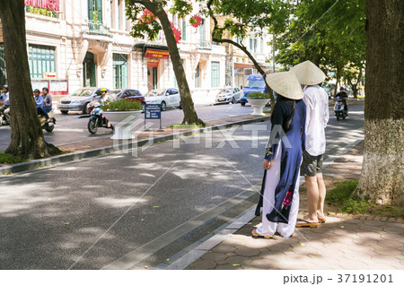 ベトナムのアオザイの女性 ベトナムのアオザイの女性 37191201