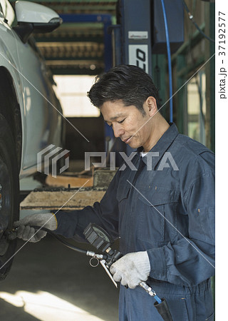 自動車整備士　ミドル男性 37192577